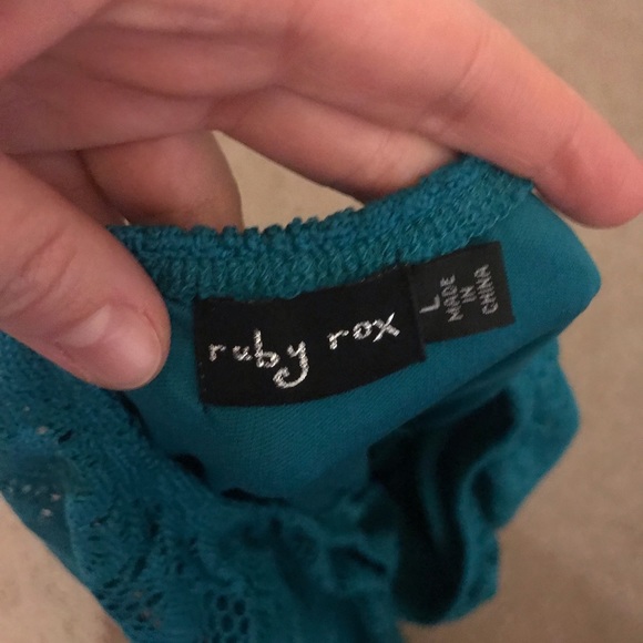 Dress - Picture 3 of 4